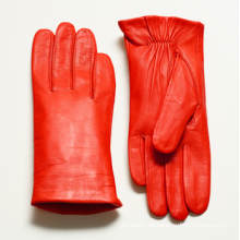 Art und Weise rote Farbe Parteikleid lederne Handschuhe